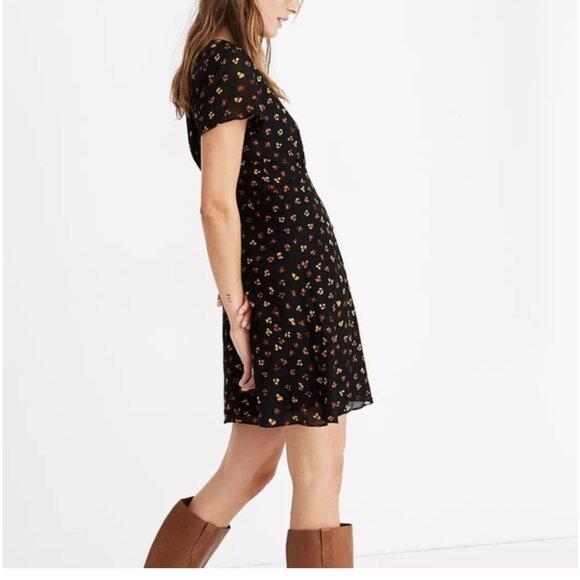 Madewell Petite Silk Button-Front Swing Dress in Feline Floral - Picture 2 of 5